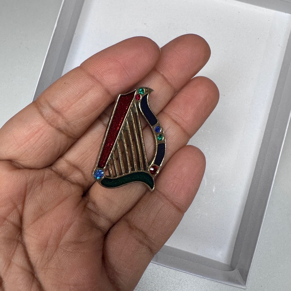 Vintage Gold Tone Celtic Harp with Multicolor Shape Rhinestones Pin Brooch - Picture 3 of 5